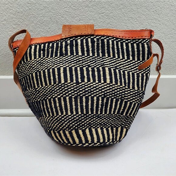 Handwoven Black & Cream Straw Bucket Bag With Leather Trim & Adjustable Strap - Picture 2 of 6